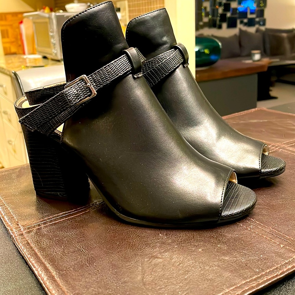 Never worn adorable/sexy ankle booties!